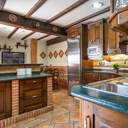 Casa Con Patio Y Terraza En Barrio Historico De La Villa, Junto Al Adarve Priego De Cordoba Exterior photo