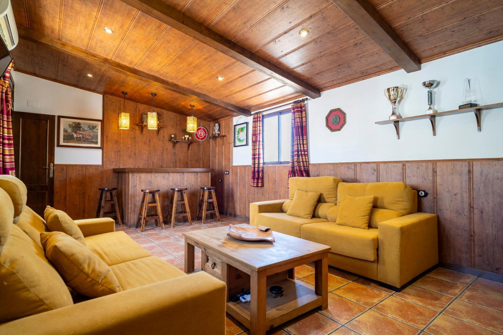 Casa Con Patio Y Terraza En Barrio Historico De La Villa, Junto Al Adarve Priego de Córdoba