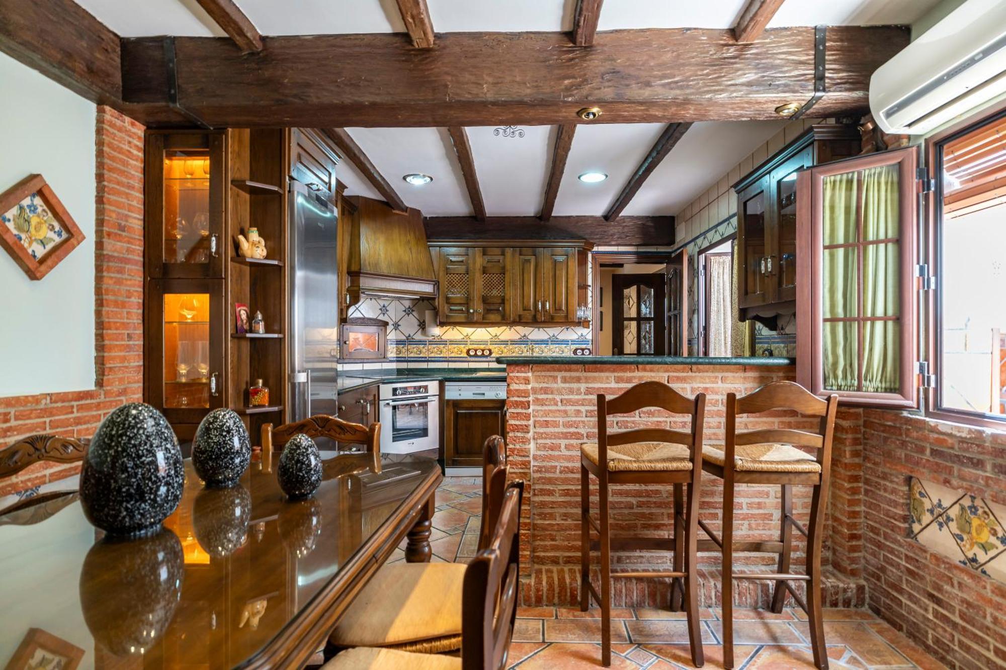 Casa Con Patio Y Terraza En Barrio Historico De La Villa, Junto Al Adarve * Priego de Córdoba