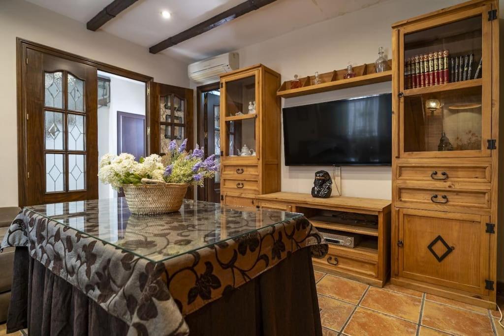 Casa Con Patio Y Terraza En Barrio Historico De La Villa, Junto Al Adarve Appartement