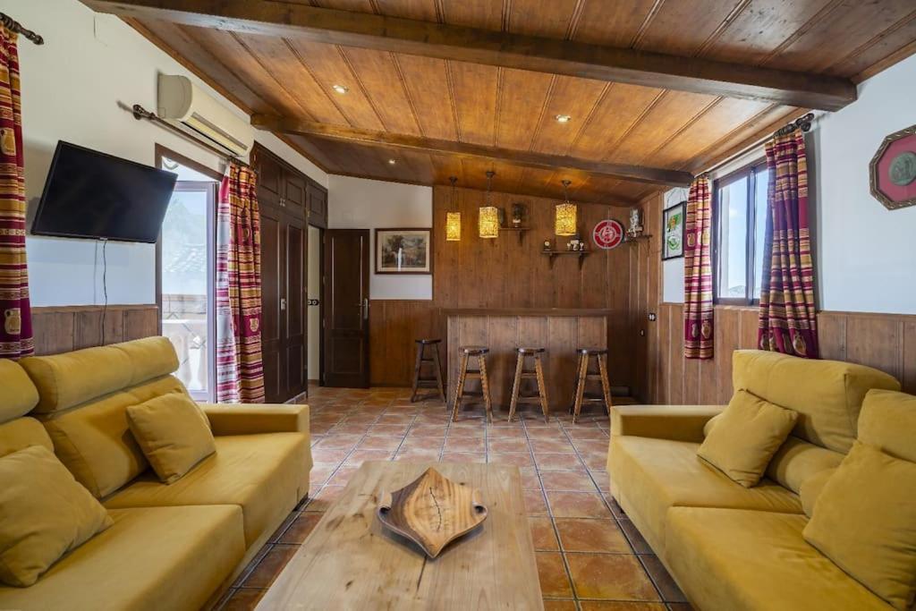 Casa Con Patio Y Terraza En Barrio Historico De La Villa, Junto Al Adarve Priego de Córdoba