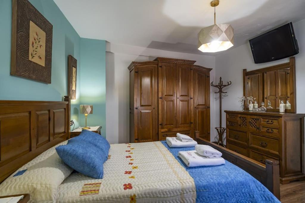 Casa Con Patio Y Terraza En Barrio Historico De La Villa, Junto Al Adarve * Priego de Córdoba