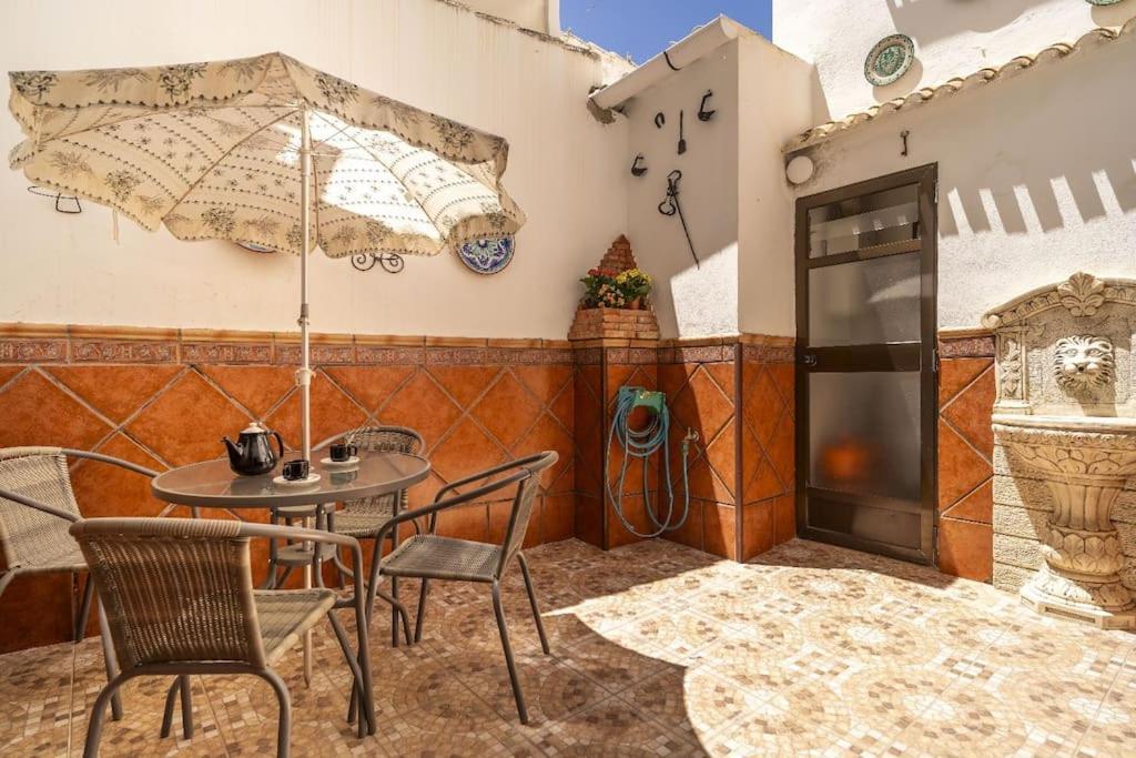Casa Con Patio Y Terraza En Barrio Historico De La Villa, Junto Al Adarve * Priego de Córdoba