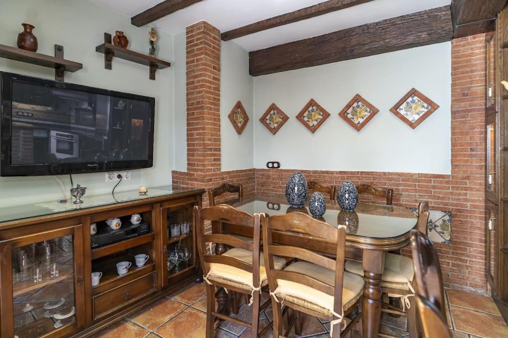 Casa Con Patio Y Terraza En Barrio Historico De La Villa, Junto Al Adarve Appartement